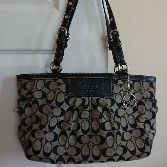 Coach Signature canvas Black Shoulder Bag - Picture 1 of 16